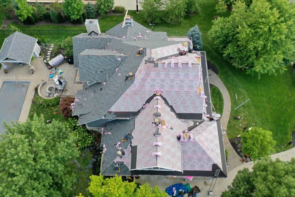 Roofer in Brownsberg, Indiana